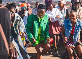 Azawi releases “Outside” video to end year on a high