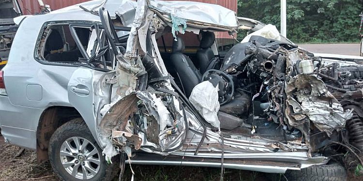 UPDF Major overtaking line of vehicles in Mabira  dies on spot as his Land Cruiser collides with trailer