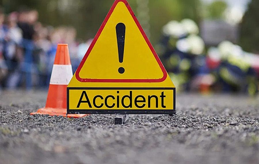 11 dead, scores injured as truck carrying vendors overturns