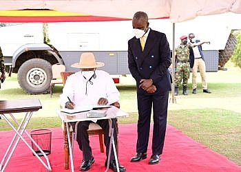 PICTORIAL: Museveni hails Deputy Speaker Tayebwa’s family for hard work