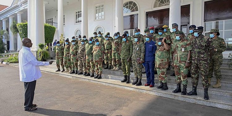 Museveni lectures Zimbabwean soldiers on prosperity, fighting corruption