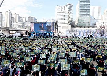 Over 25000 join peaceful protest against cancellation of Shincheonji church event in Gyeonggi