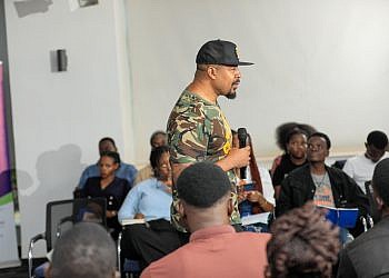 Hollywood star, Omari tips Ugandan filmmakers on becoming great actors