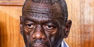Frail Besigye taken to Bugoloobi clinic under heavy security