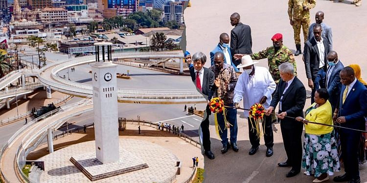 Museveni warns against littering as he opens Kampala flyover