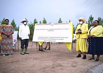 Museveni breaks ground for construction of  Bunyoro University