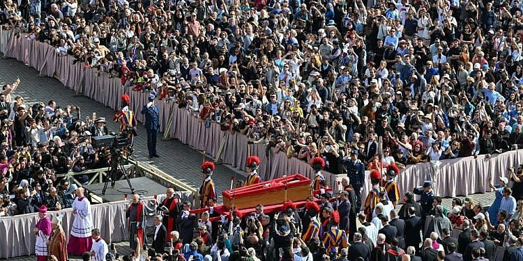 Mourners flood Vatican as Pope Francis lies in open coffin