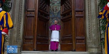 Doors of Sistine Chapel close as conclave to elect new pope starts