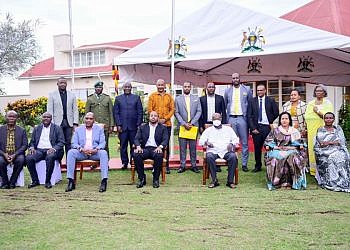 Museveni meets King Oyo, Queen Mother Best Kemigisa to solve Tooro land disputes