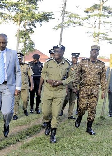 Police eyes smarter crime fighting as it passes out 400 investigators