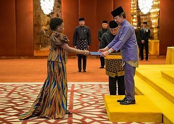 Betty Bigombe presents credentials to Brunei Sultan as Uganda’s new ambassador to island country
