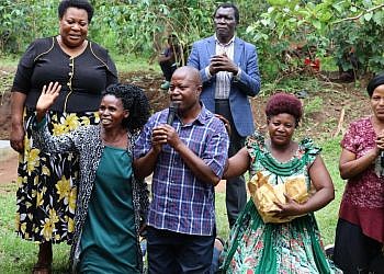 Manafwa man paints SFC flowers after Museveni chopper damage compensation