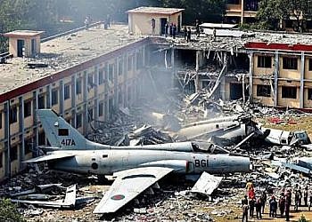25 children killed  after army jet crashes into school compound in  Bangladesh