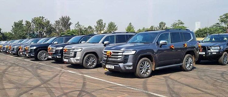 Gov’t hands over 30 new vehicles to cultural leaders