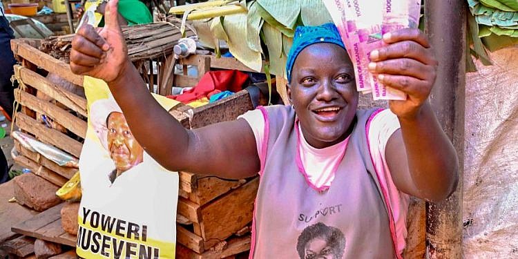 Wobulenzi market vendors all smiles after Museveni cash gift