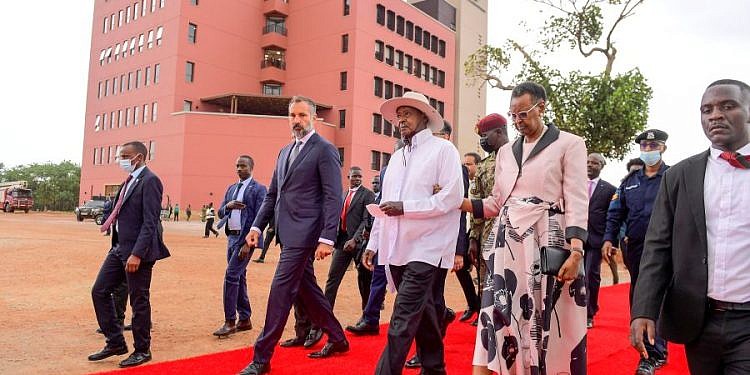 Museveni launches Aga Khan University in Kampala