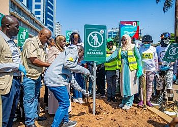 KCCA launches ‘No-litter day’ to tackle waste, promote citywide clean-up as Kampala festival nears