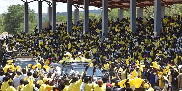Museveni reads riot act to district engineers over bad roads