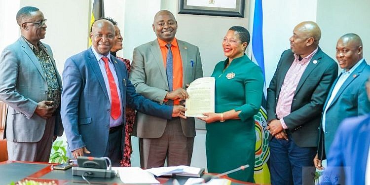 Among pledges action on teachers’ strike, urges them to return to class