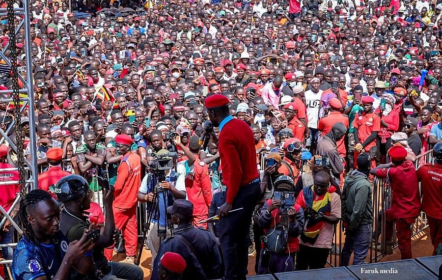 Bobi Wine promises equal pay for  Arts, Science teachers as he campaigns in Busoga