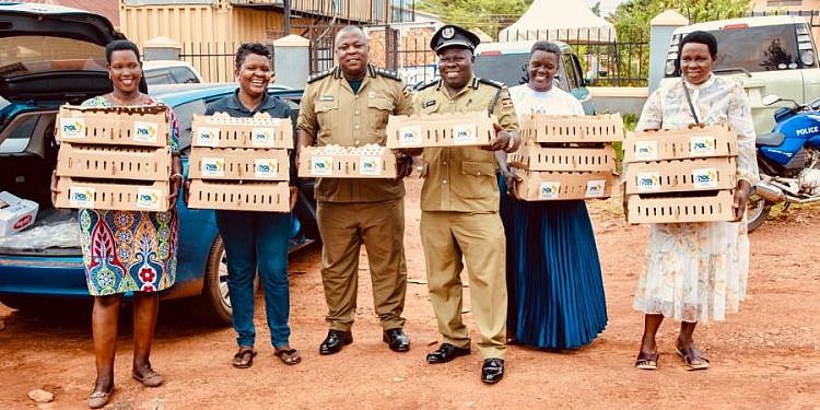 Police distribute chicks to officers’ families in new welfare drive