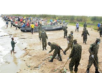 UPDF, Rweshama community in Rukungiri unite to cleanup Lake Edward as part of 45th Tarehe Sita celebrations