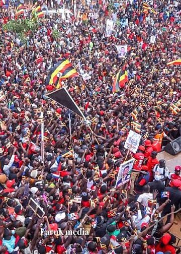 Bobi shakes Nakawa, rallies votes for jailed MP aspirant, Alex Mufumbiro