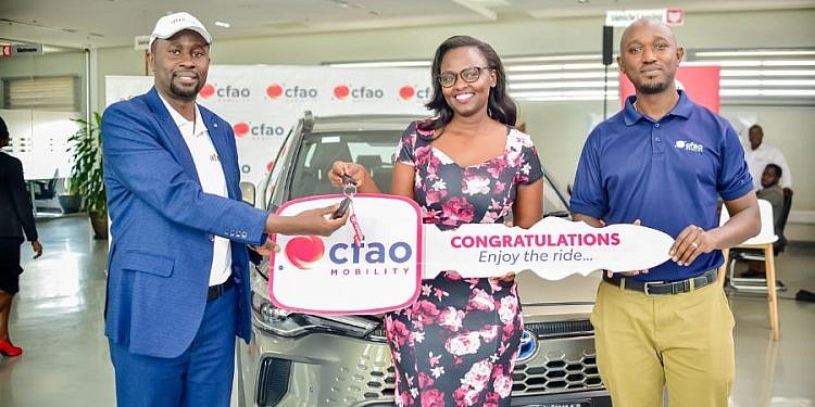Golfer Musanabera receives  brand new Toyota Corolla Cross Hybrid after historic hole-in-one