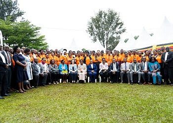 Gov’t passes out 346 community health extension workers in western Uganda