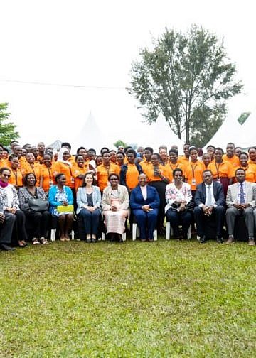 Gov’t passes out 346 community health extension workers in western Uganda