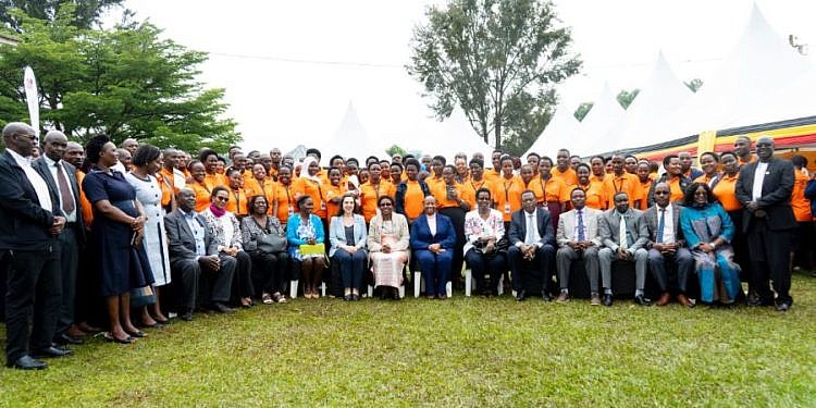 Gov’t passes out 346 community health extension workers in western Uganda