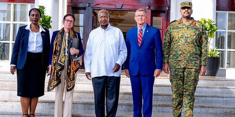 US General Michael Flynn meets Museveni in Entebbe