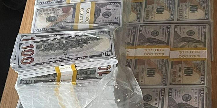 Rujoki hails URA customs officer who rejected shs300m bribe, uncovered shs37bn cash concealed in container