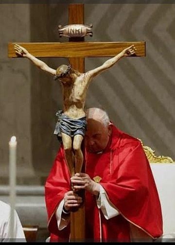 Good Friday: Why the Pope sets aside power