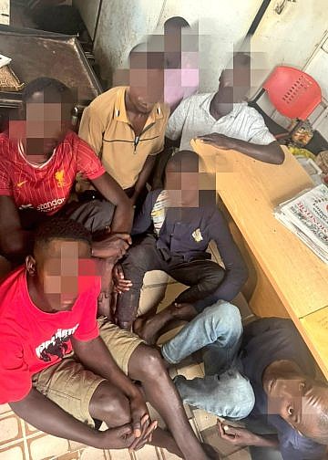 Eight arrested as police goes hard on phone snatchers at Jinja Riad traffic lights