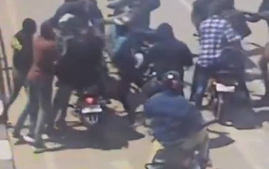 Police hunt gang in viral Nsambya traffic lights robbery