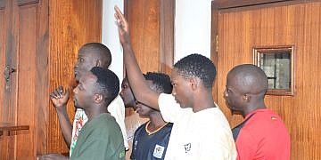 Six remanded over shs620m robbery at Centenary Bank in Kampala 