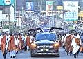 Thousands line Tooro roads as King Oyo’s body returns home