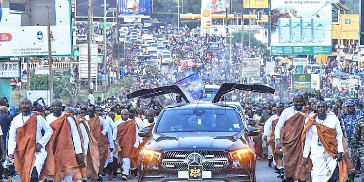 Thousands line Tooro roads as King Oyo’s body returns home