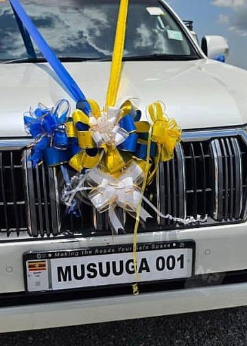 Tooro subject fulfil pledge, gift Omusuuga shs500m brand new Land Cruiser