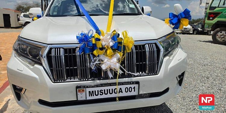Tooro subject fulfil pledge, gift Omusuuga shs500m brand new Land Cruiser