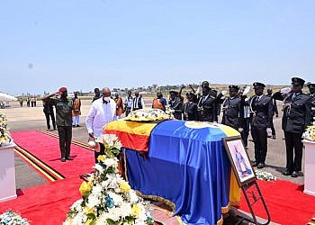 PICTORIAL: Museveni recieves King Oyo’s mortal remains
