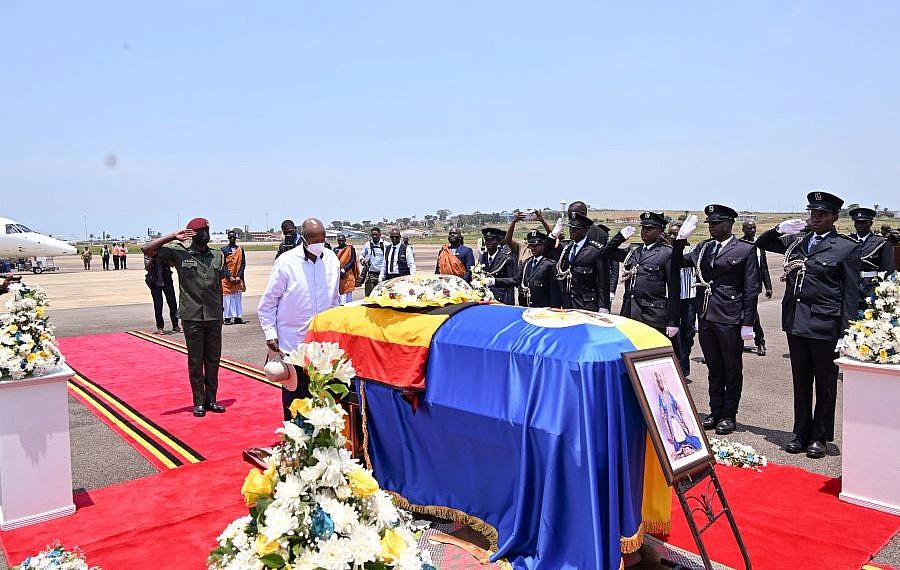 PICTORIAL: Museveni recieves King Oyo’s mortal remains