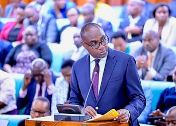Minister Musasizi urges Ugandans against panic dollar buying as shilling weakens to shs4,500