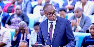 Minister Musasizi urges Ugandans against panic dollar buying as shilling weakens to shs4,500