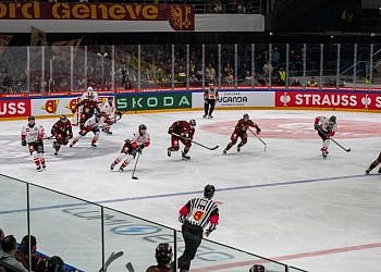 Uganda turns to ice hockey to attract Swiss tourists